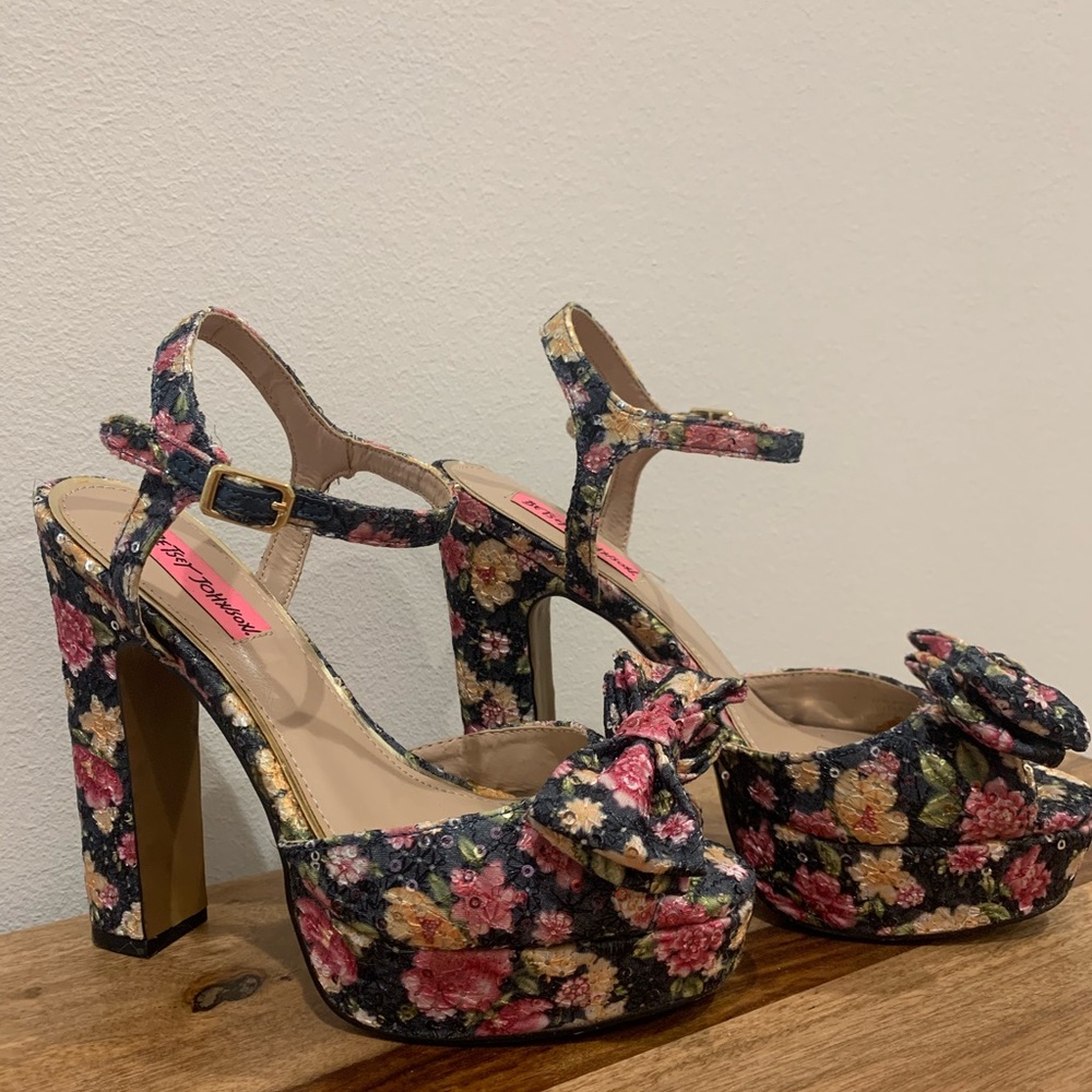 Like New Condition-  Betsey Johnson floral heels
